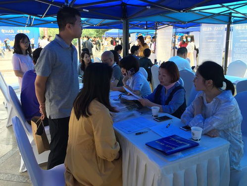 成渝兩地5市區企業自貢現場招聘 244家企業提供近1000個崗位