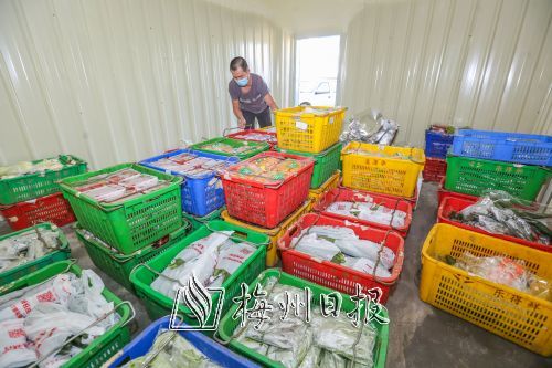 農產賣套餐 農民笑開顏 梅江區上村村實行農產品統一收購進行消費幫扶